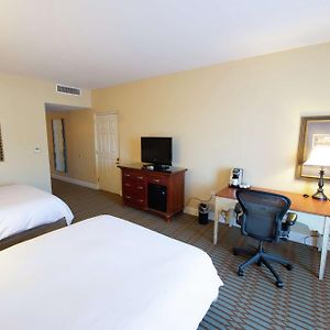 Queen Room Two Queen Beds Hearing Access